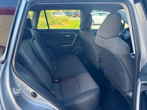 Used 2020 Toyota RAV4 XLE AWD/4WD image 31