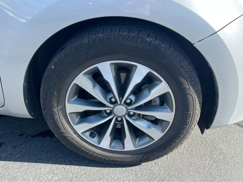 Used 2016 Kia Sedona SX image 16