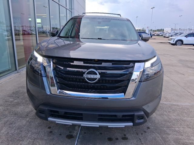 Certified 2025 Nissan Pathfinder SL FWD image 3