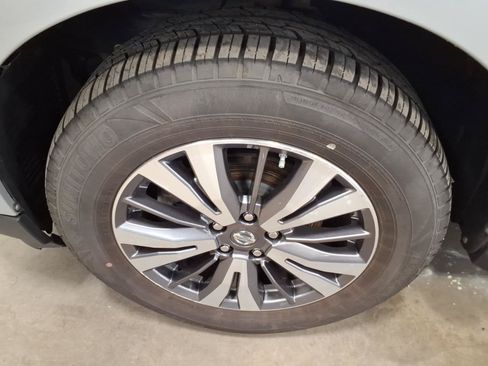 Used 2017 Nissan Pathfinder SV AWD/4WD image 5