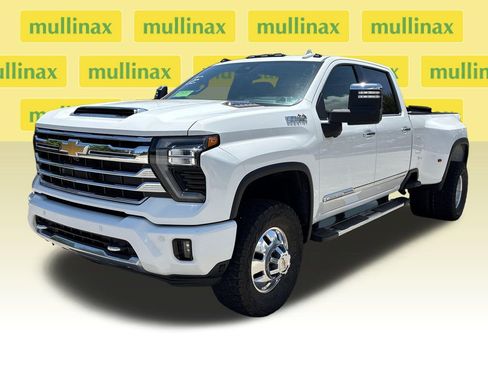Used 2024 Chevrolet Silverado 3500 High Country w/ High Country Premium Package AWD/4WD image 12