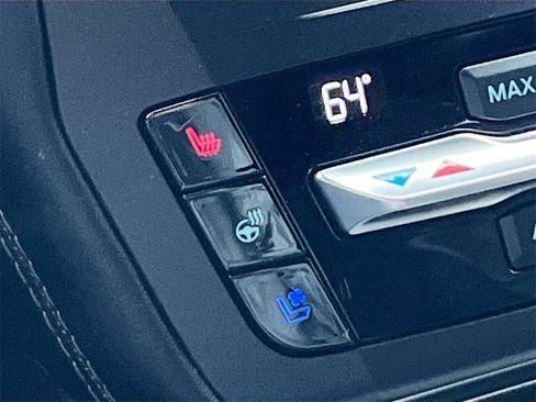 Used 2020 Ford Explorer Platinum w/ Premium Technology Package image 19