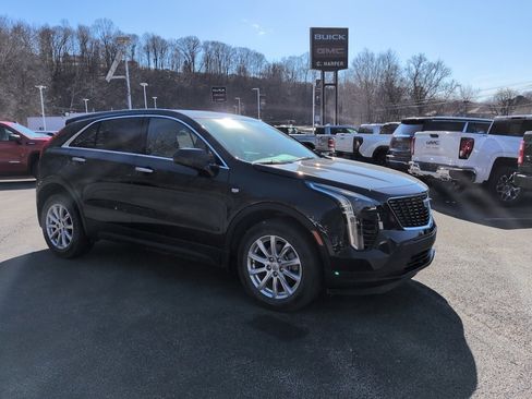 Used 2023 Cadillac XT4 Luxury w/ Cold Weather Package image 2