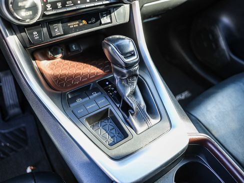 Used 2020 Toyota RAV4 Limited image 13