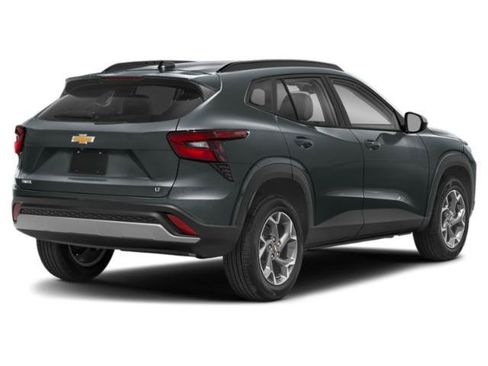 Used 2025 Chevrolet Trax LT FWD image 2