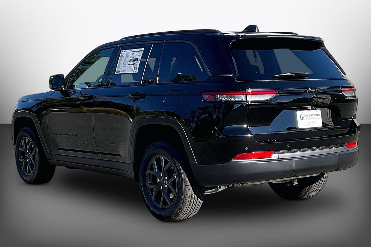 New 2027 Jeep Grand Cherokee Altitude RWD image 6