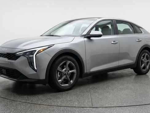 Used 2025 Kia K4 LXS image 3