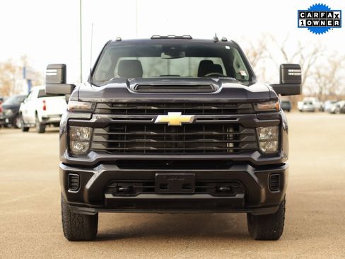 Used 2024 Chevrolet Silverado 2500 Custom w/ Custom Value Package image 2