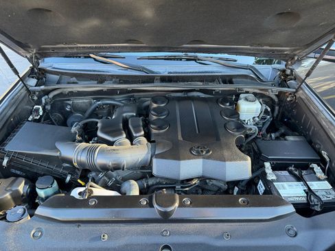 Used 2016 Toyota 4Runner SR5 image 3