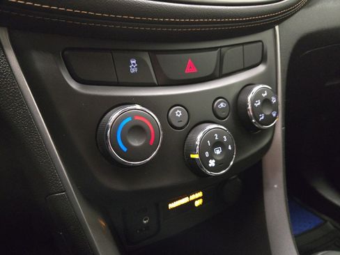 Used 2018 Chevrolet Trax LS image 18