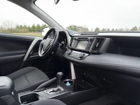 Used 2017 Toyota RAV4 XLE AWD/4WD image 25