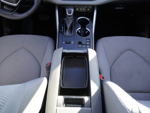 Certified 2023 Toyota Highlander LE image 37