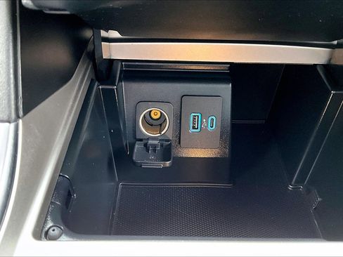 Certified 2020 Ford Explorer XLT w/ Equipment Group 202A image 17