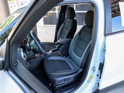 Used 2025 Chevrolet TrailBlazer LT w/ Convenience Package FWD image 40