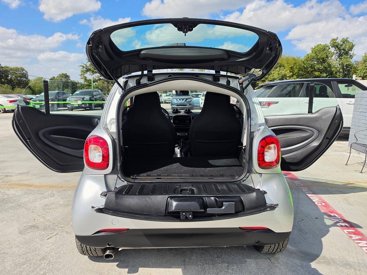 Used 2016 smart fortwo passion w/ Sport Package RWD image 25