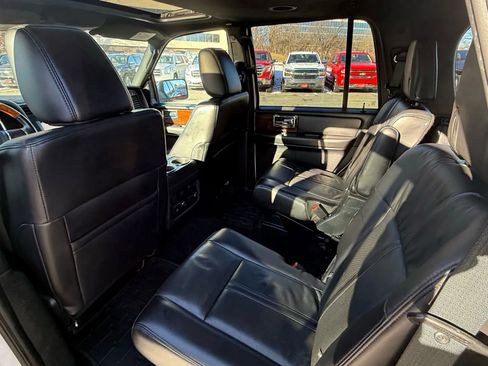 Used 2017 Lincoln Navigator Select image 28