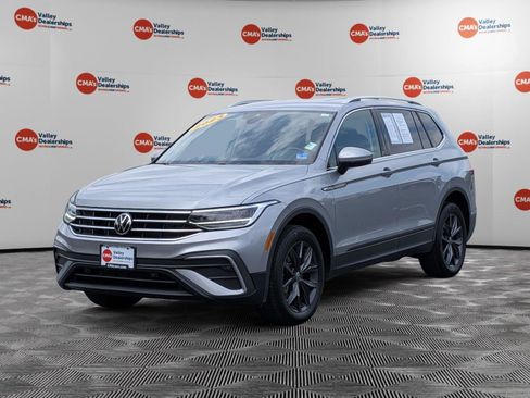 Used 2023 Volkswagen Tiguan SE FWD image 1