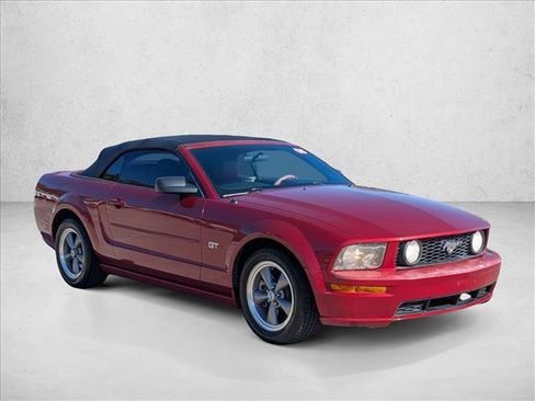 Used 2005 Ford Mustang GT image 3