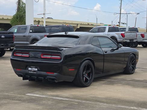 Used 2016 Dodge Challenger SRT Hellcat RWD image 3