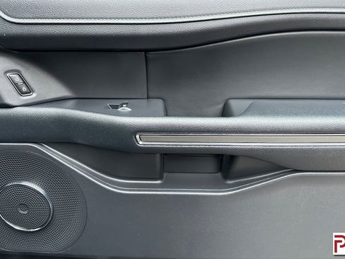 Used 2023 Ford Expedition XLT image 22