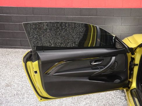 Used 2019 BMW M4 Coupe w/ Executive Package RWD image 34