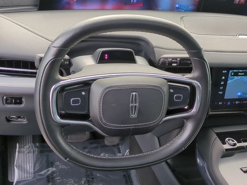 Used 2025 Lincoln Navigator Reserve AWD/4WD image 17
