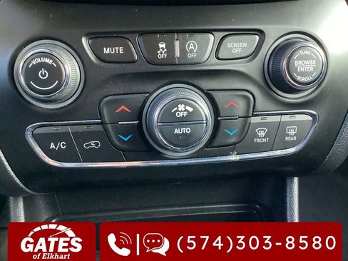 Used 2020 Jeep Cherokee Limited image 22