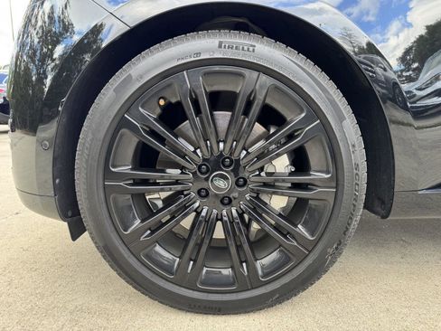 Used 2025 Land Rover Range Rover SE image 4