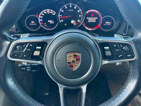 Used 2022 Porsche Cayenne Platinum Edition image 23