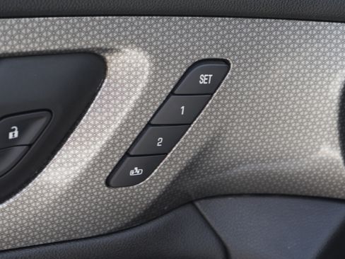 Used 2022 Chevrolet Traverse Premier AWD/4WD image 40