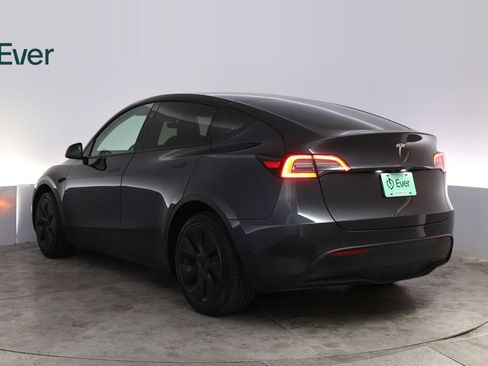 Used 2024 Tesla Model Y Long Range RWD image 17