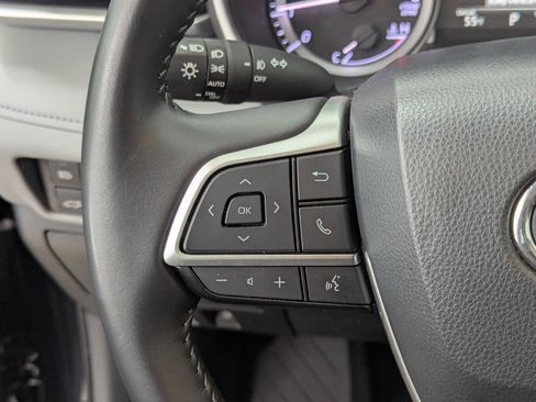 Used 2024 Toyota Highlander XLE image 17