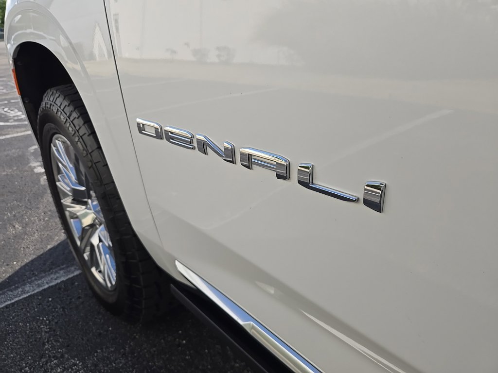Used 2023 GMC Yukon XL Denali AWD/4WD image 27