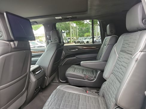 Used 2022 Cadillac Escalade ESV Premium Luxury Platinum w/ Heavy-Duty Trailer Package RWD image 14