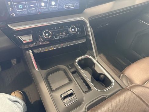 Used 2024 GMC Sierra 3500 Denali w/ Technology Package image 39