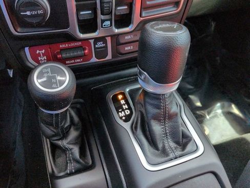 Used 2024 Jeep Gladiator Sport AWD/4WD image 19
