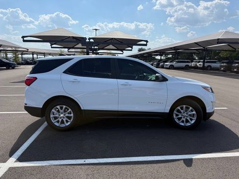 Used 2021 Chevrolet Equinox LS w/ LS Convenience Package FWD image 4