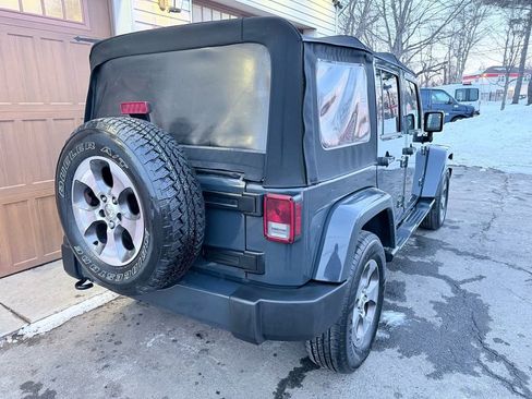 Used 2017 Jeep Wrangler Unlimited Sahara w/ Connectivity Group AWD/4WD image 3