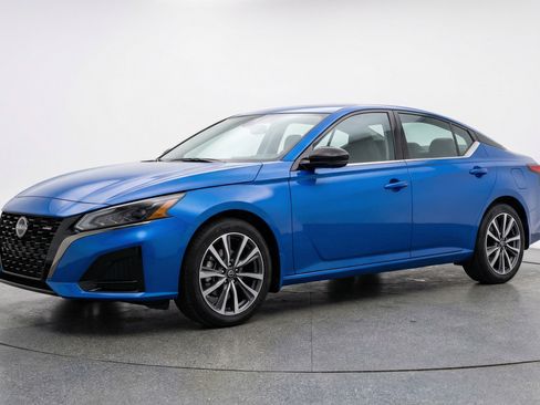 Used 2025 Nissan Altima 2.5 SV image 3