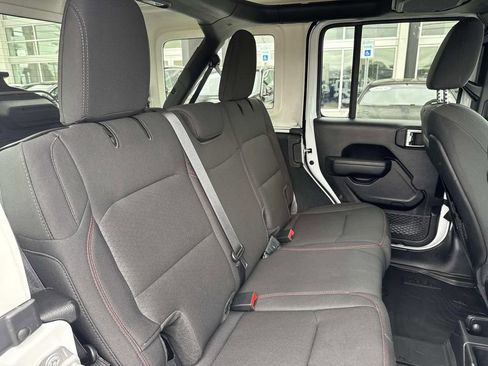 Used 2022 Jeep Wrangler Unlimited Rubicon image 9