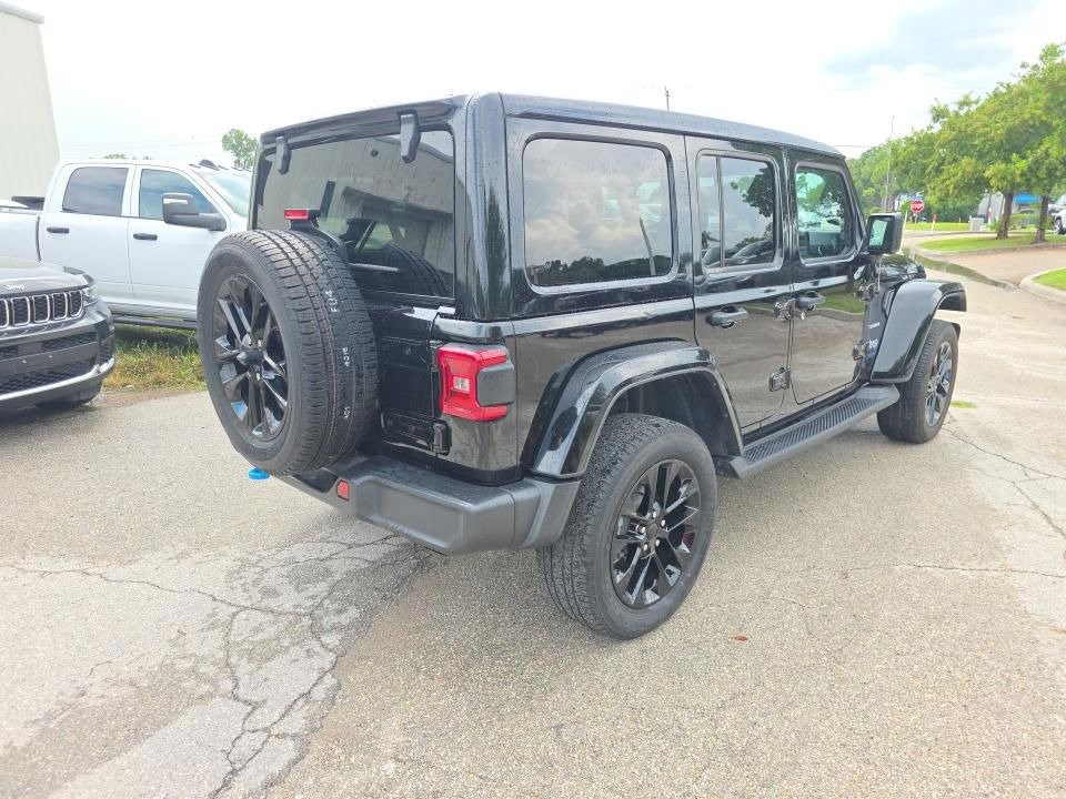 Used 2022 Jeep Wrangler Unlimited Sahara AWD/4WD image 5