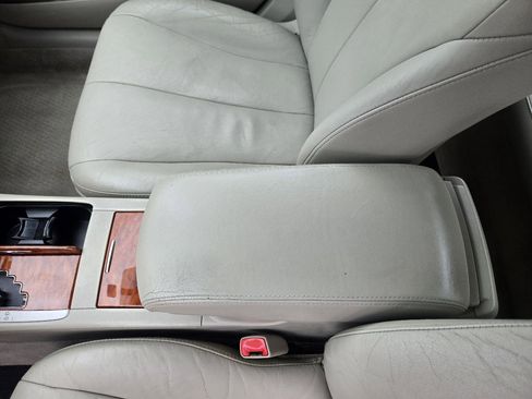 Used 2011 Toyota Camry XLE w/ SE/XLE Extra-Value Pkg FWD image 17