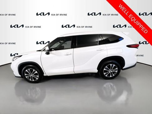 Used 2022 Toyota Highlander XLE FWD image 4