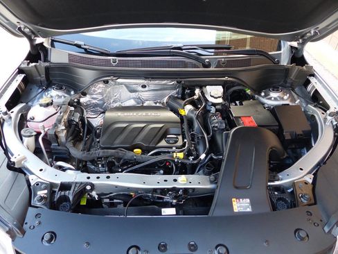 Used 2025 Chevrolet Trax LT w/ Driver Confidence Package image 17