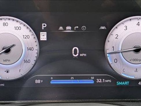 Used 2024 Hyundai Elantra SEL FWD image 11