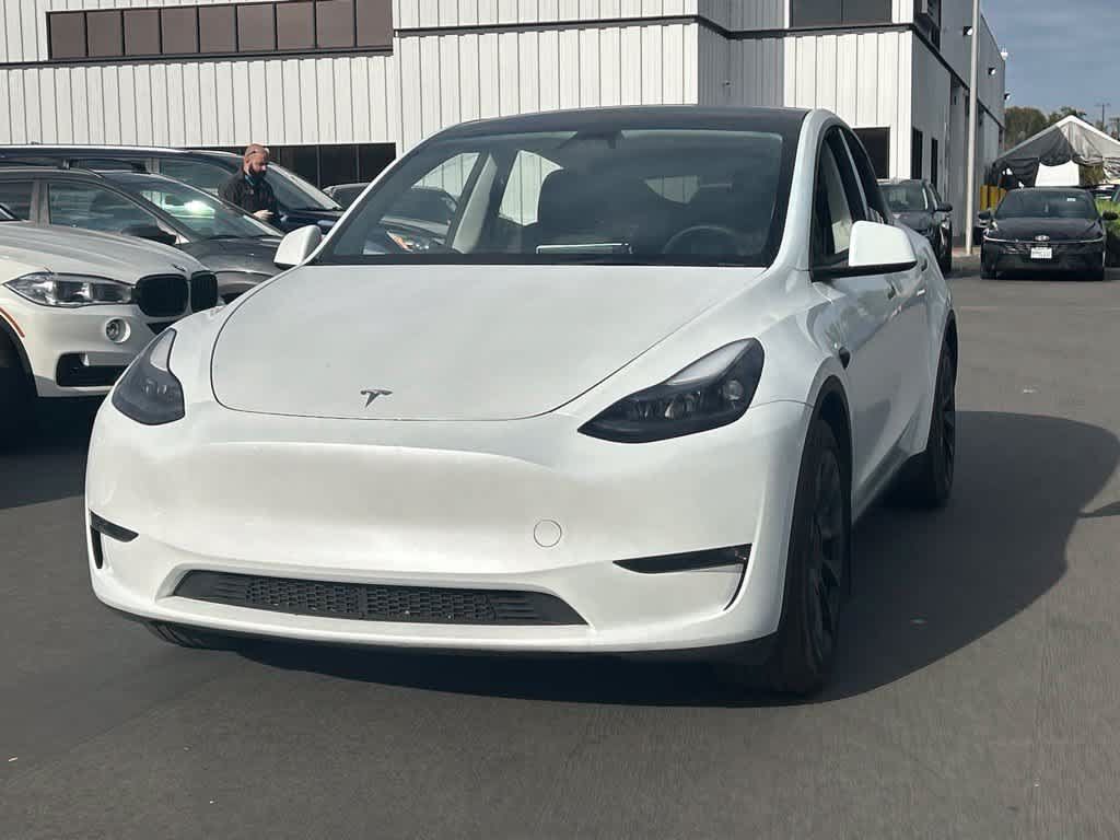 Used 2024 Tesla Model Y Long Range AWD/4WD image 1