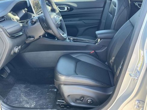 New 2026 Jeep Compass Latitude image 10