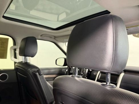 Certified 2017 Land Rover Discovery HSE image 26