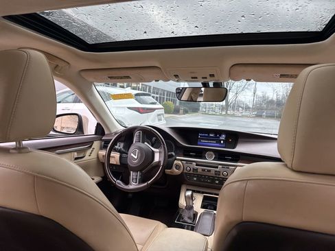 Used 2016 Lexus ES 350 w/ Navigation System Package image 9