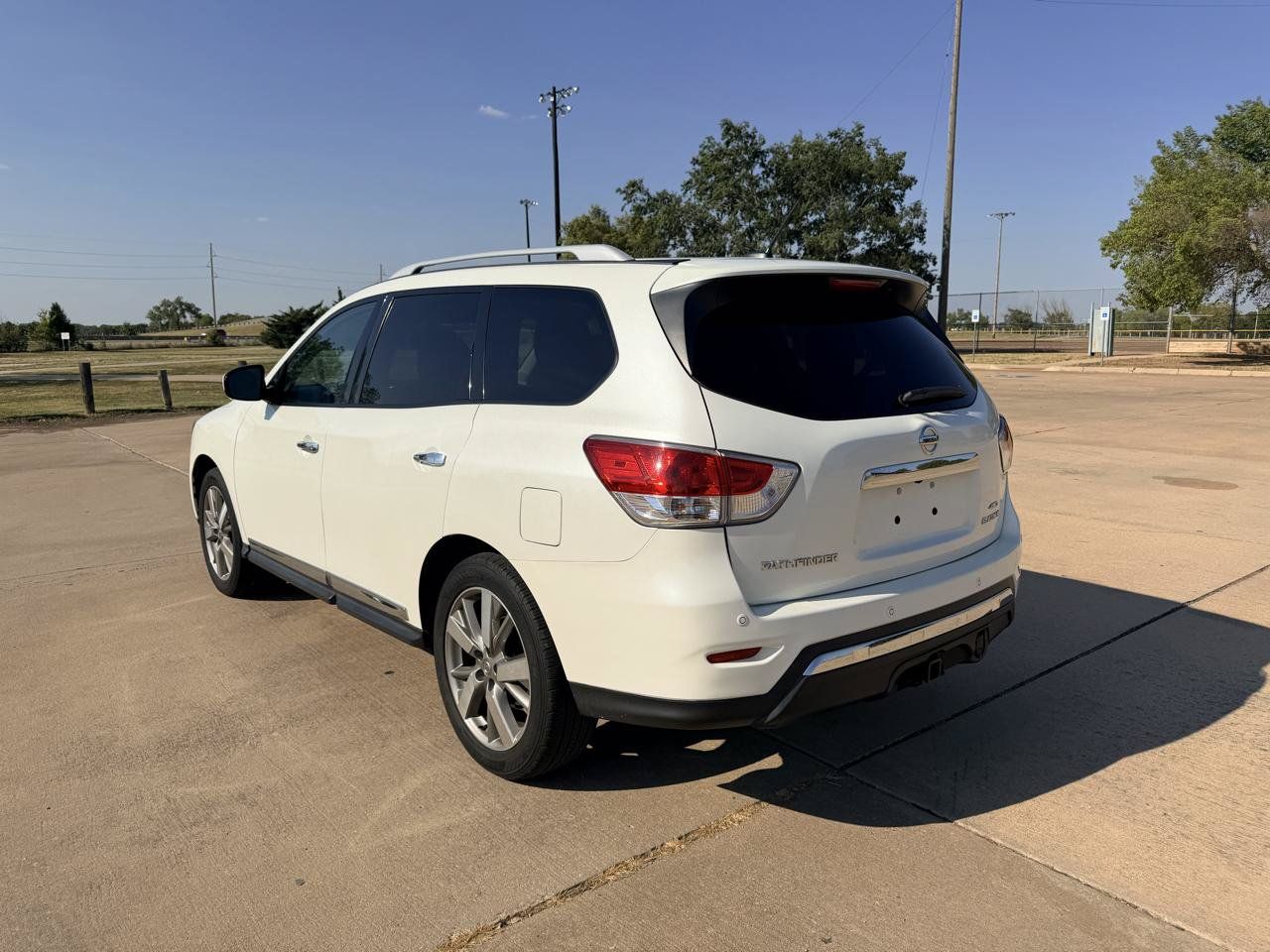 Used 2016 Nissan Pathfinder Platinum AWD/4WD image 10